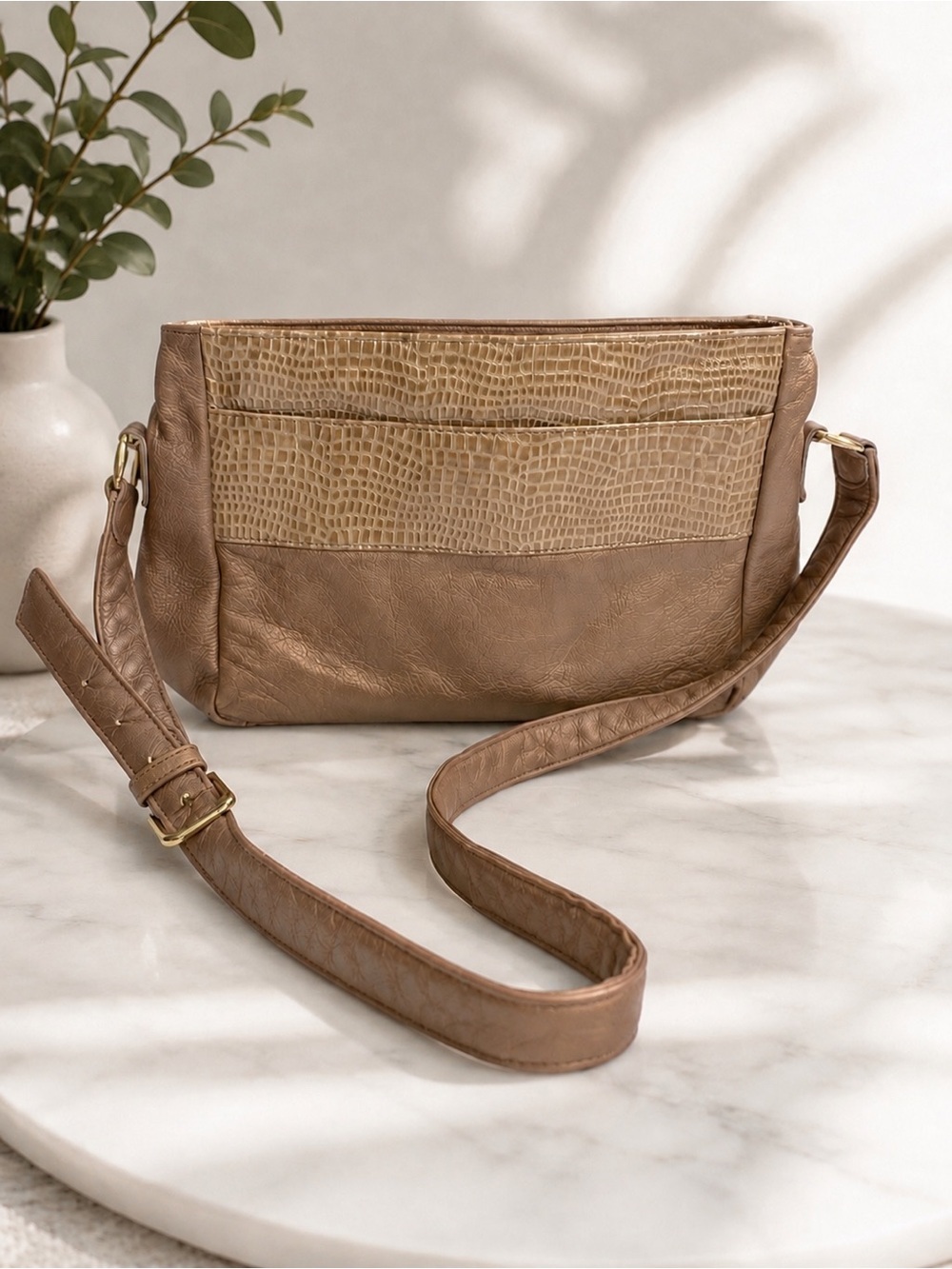 VTG SAS Brown/ Bronze
LEATHER Adjustable
CROSSBODY w/ Croc Trim
Shoulder Bag